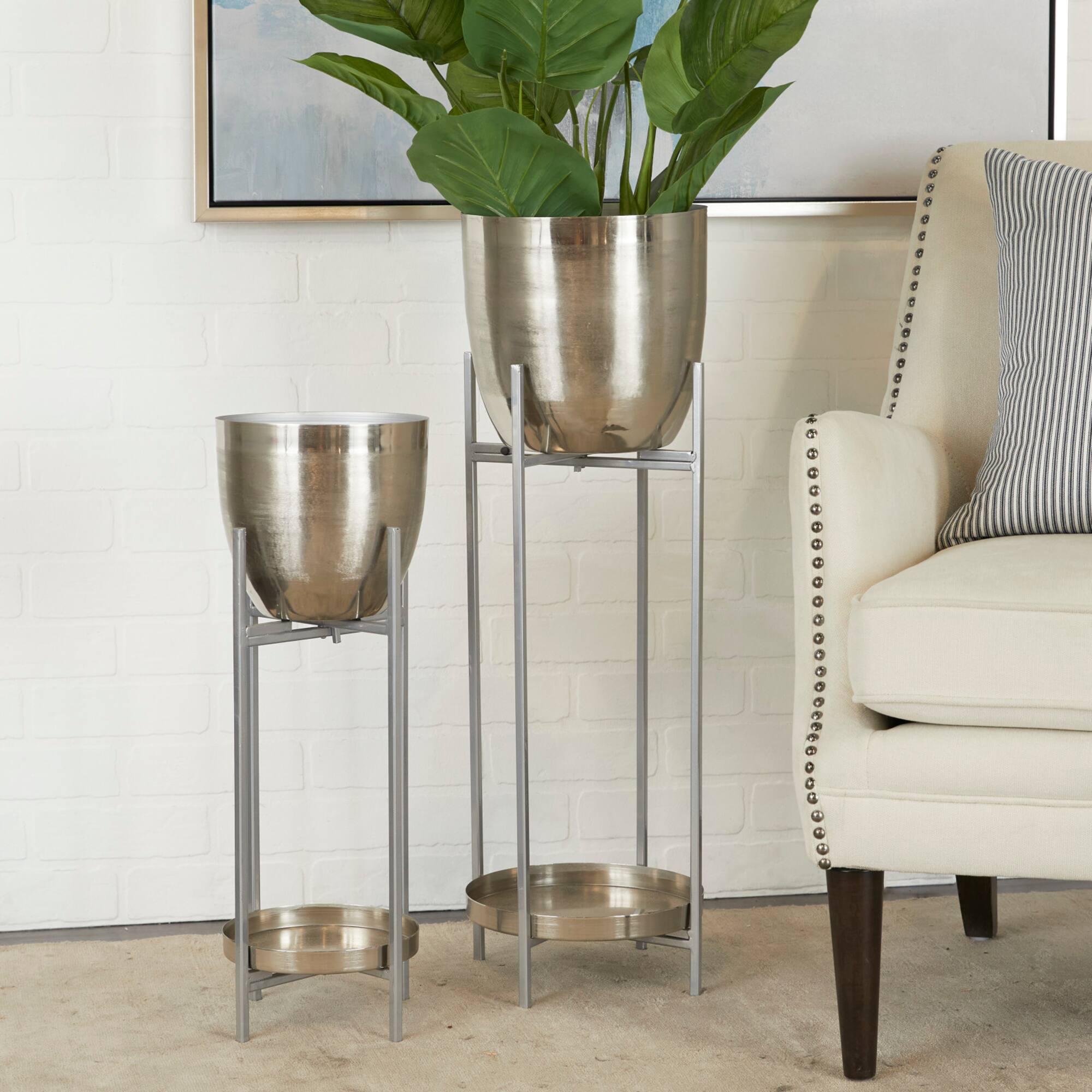 CosmoLiving by Cosmopolitan Silver Metal Planter with Removable Stand Set